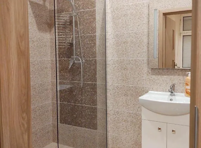 Little Big Bc - Modern Apartment